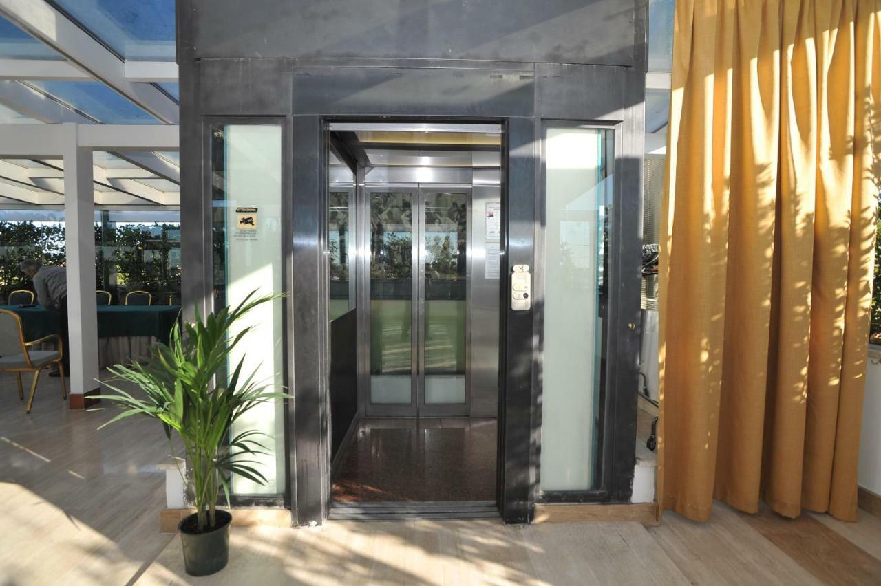 Bed and Breakfast Domus Sessoriana Рим Экстерьер фото